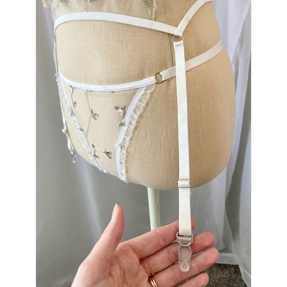 ❣️Sold❣️Floral Garter Belt & Thong Set - Picture 8 of 11
